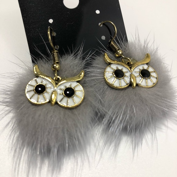 Owl Pompom Fur Hook Earrings Cute! NWT🦉 - Picture 5 of 6